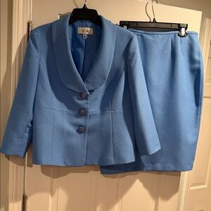 Le Suit Powder Blue Textured Women's Blazer and Skirt Set